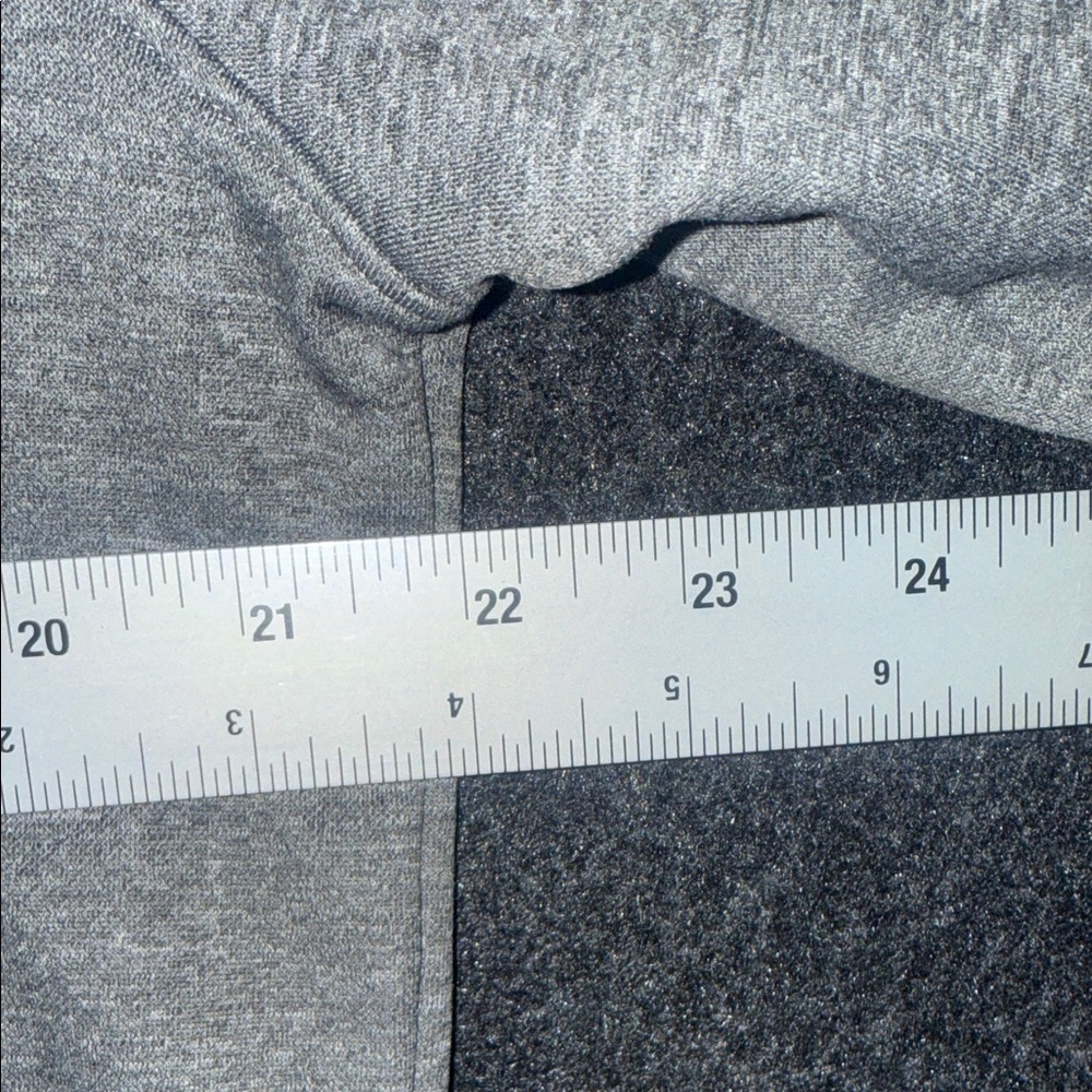Oakley Light Gray Quarter-Zip Pullover Large - image 7